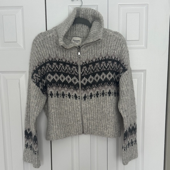 Abercrombie & Fitch Sweaters - Abercrombie & Fitch Gray Apres Ski Patterned Cardigan